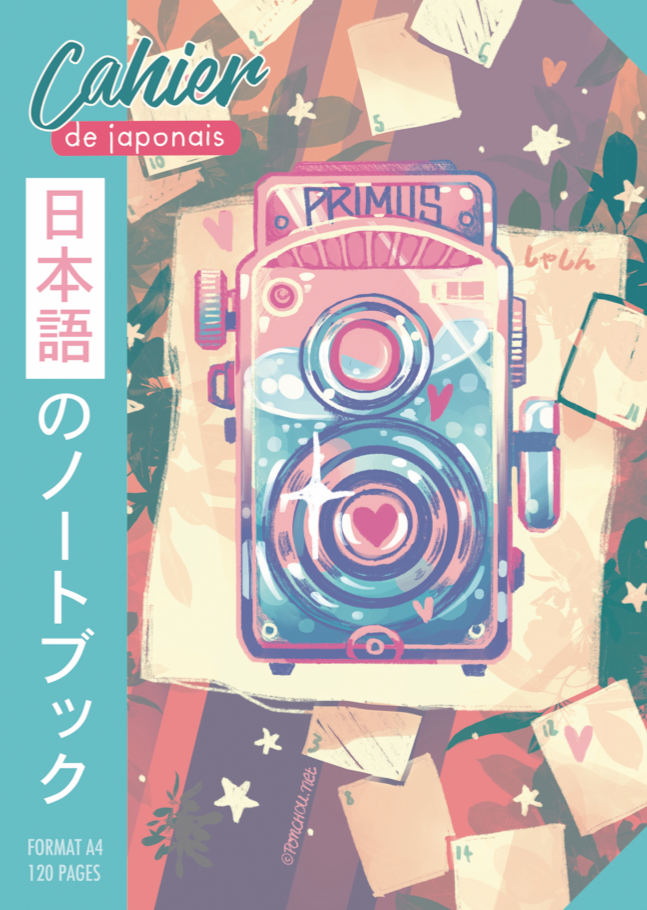 cahier de japonais A4 couverture bleue et rose avec un vieil appareil photo transparent
