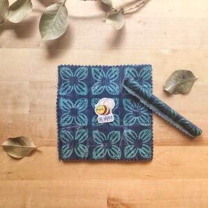 Wrap à la cire d'abeille - fleurs bleues (petit)