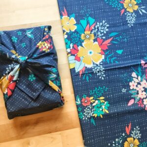 Furoshiki M • tissu bleu et fleurs