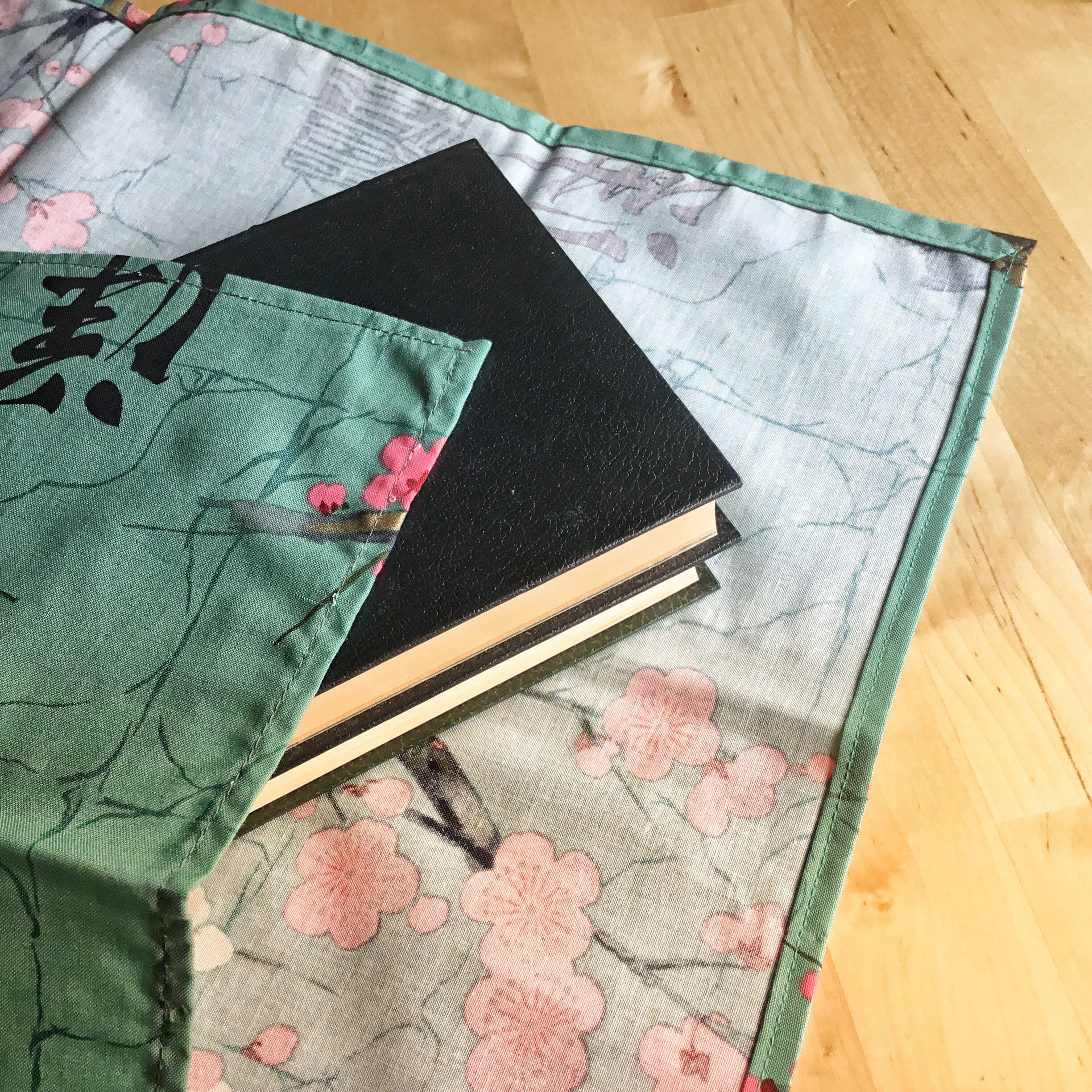 Furoshiki M • tissu japonais prunier bleu – Image 3