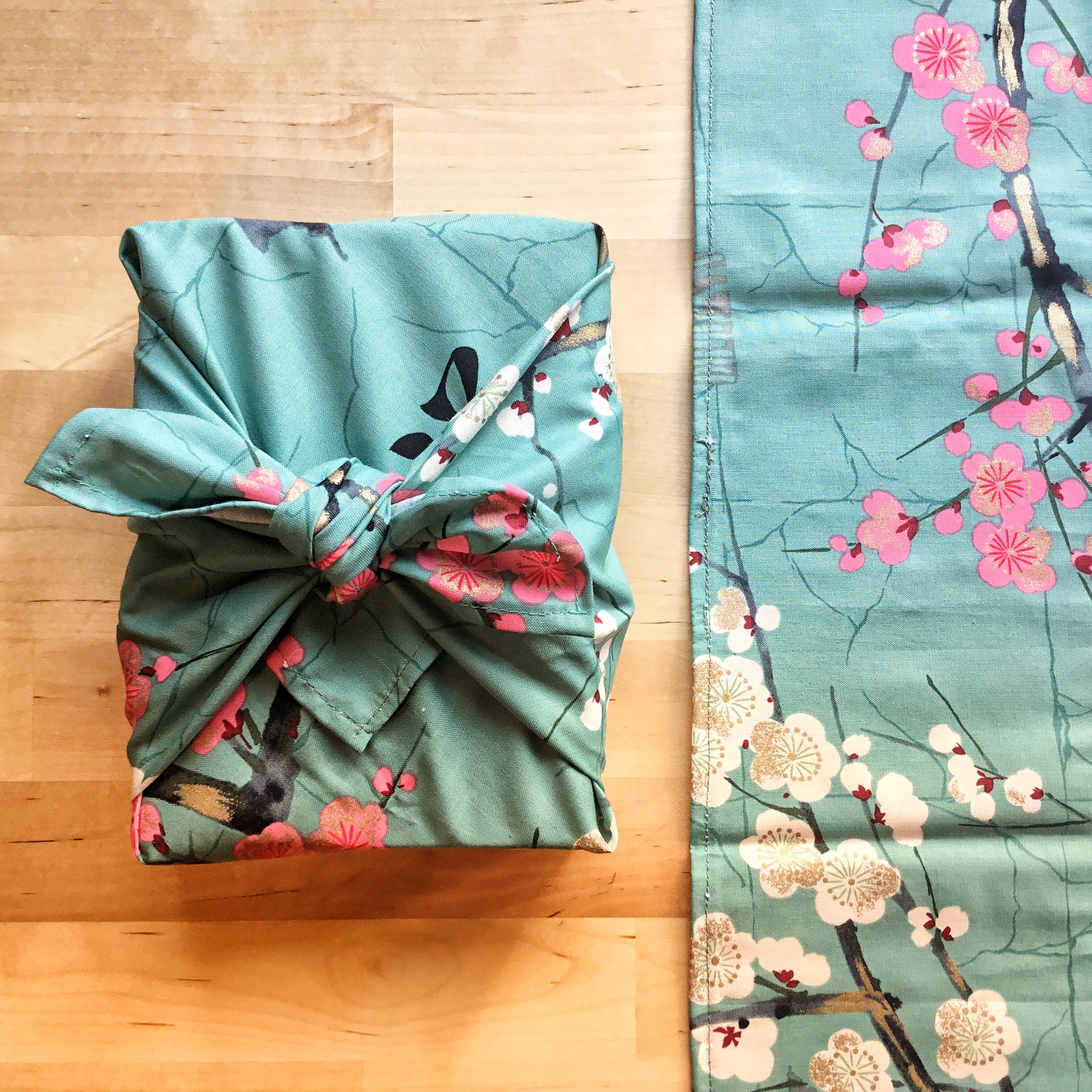 Furoshiki M • tissu japonais prunier bleu – Image 2
