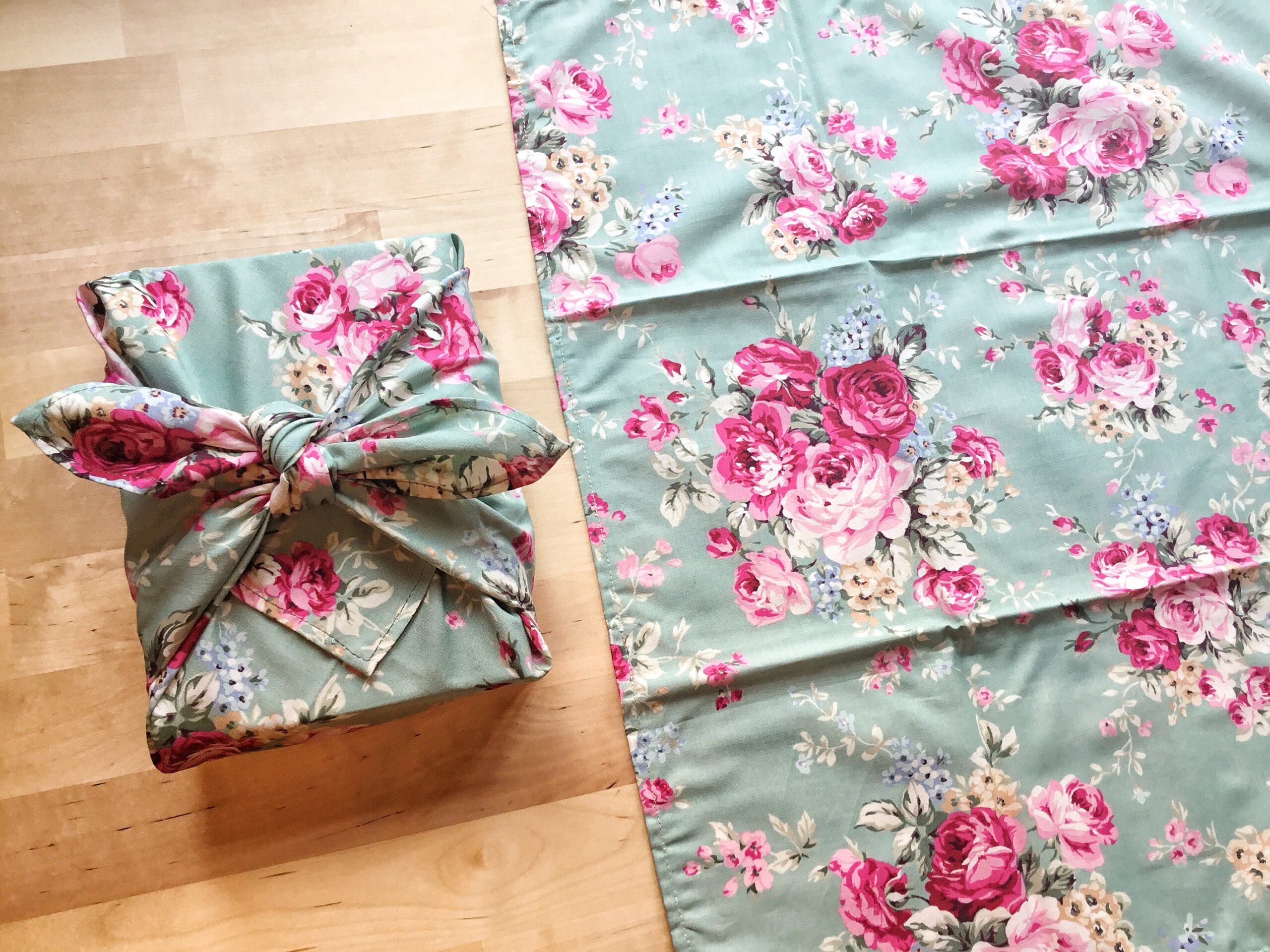 Furoshiki M • tissu roses clair