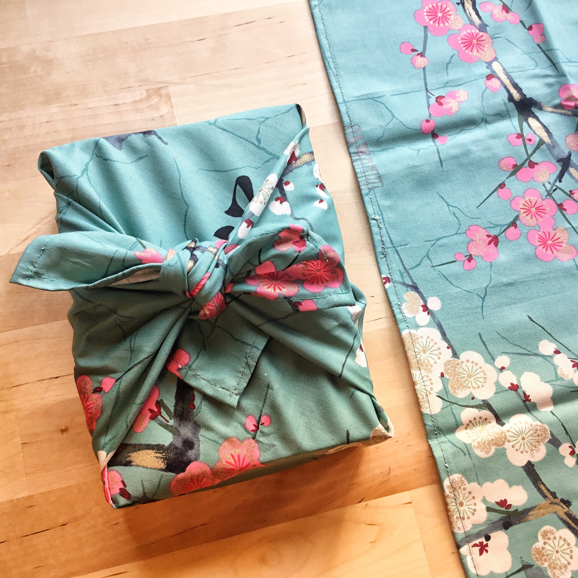 Furoshiki M • tissu japonais prunier bleu – Image 4