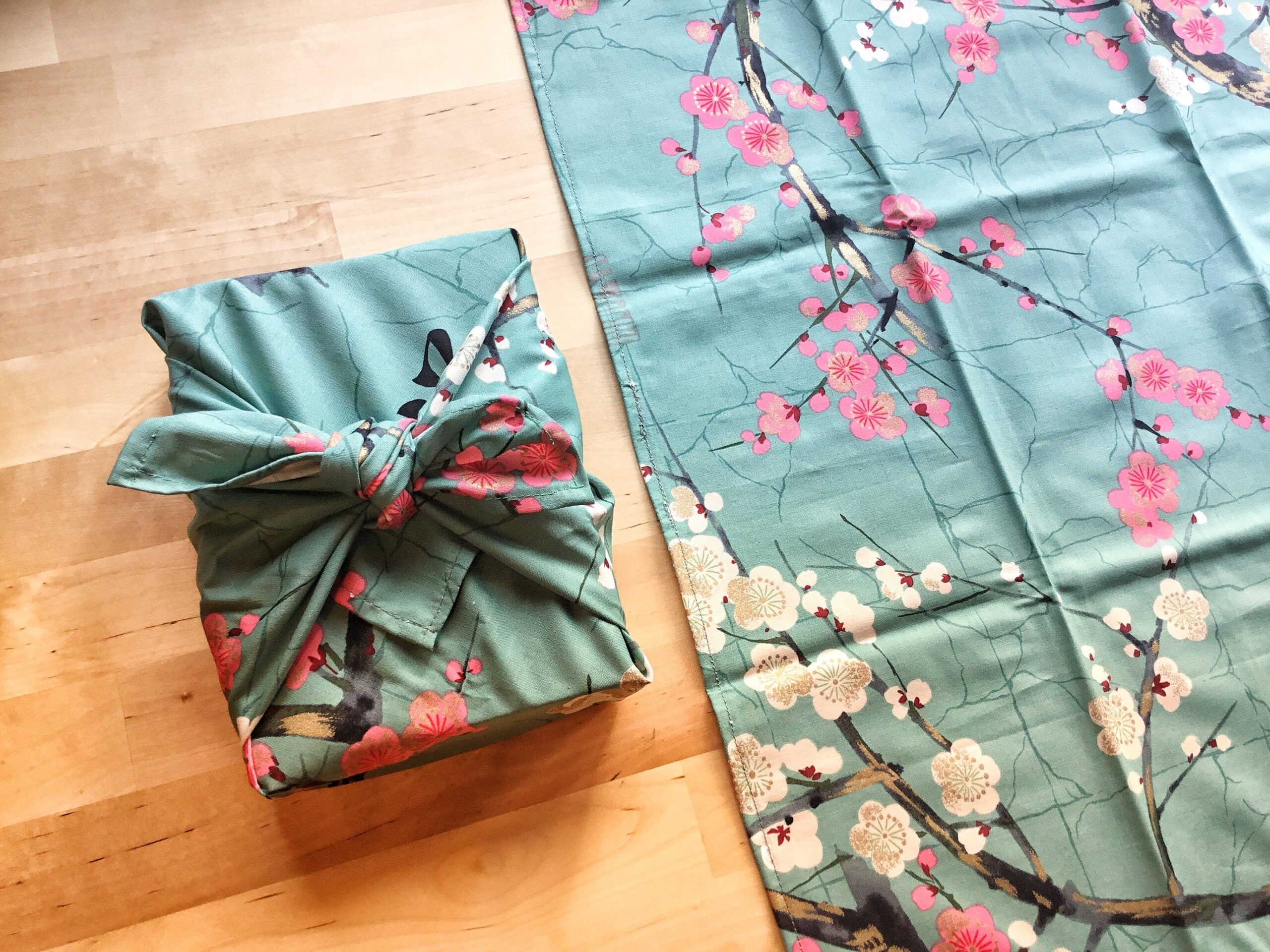 Furoshiki M • tissu japonais prunier bleu