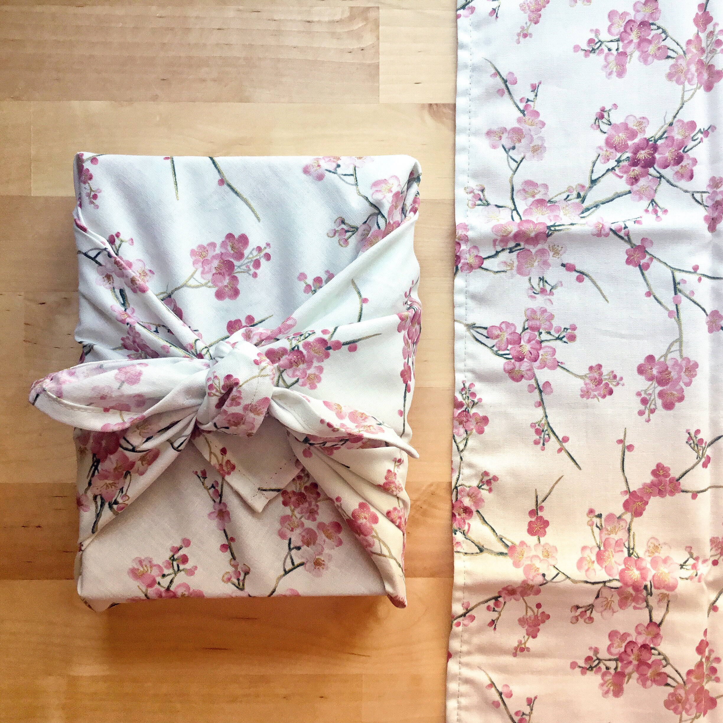 Furoshiki M • tissu japonais prunier rose et doré – Image 2