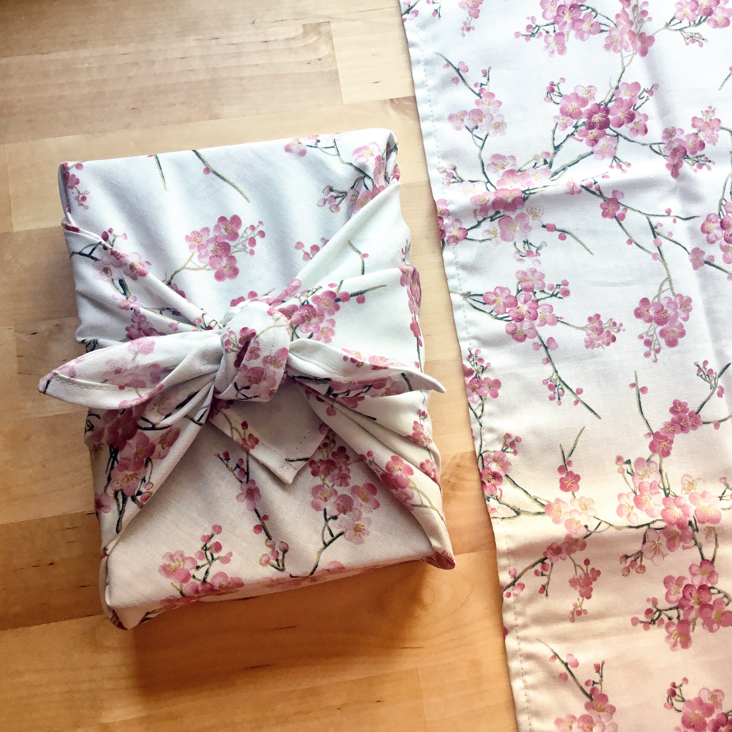 Furoshiki M • tissu japonais prunier rose et doré – Image 5