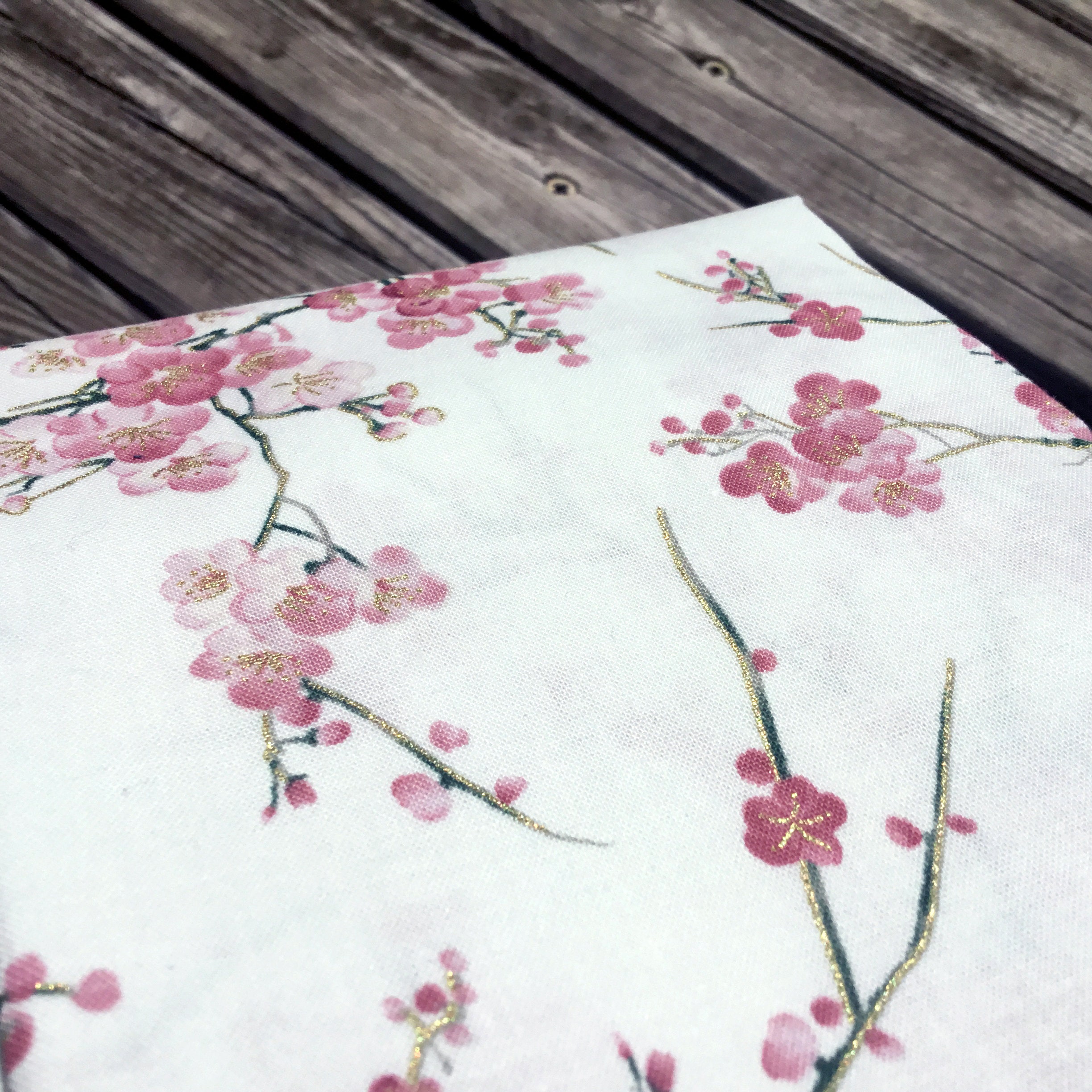Furoshiki M • tissu japonais prunier rose et doré – Image 4