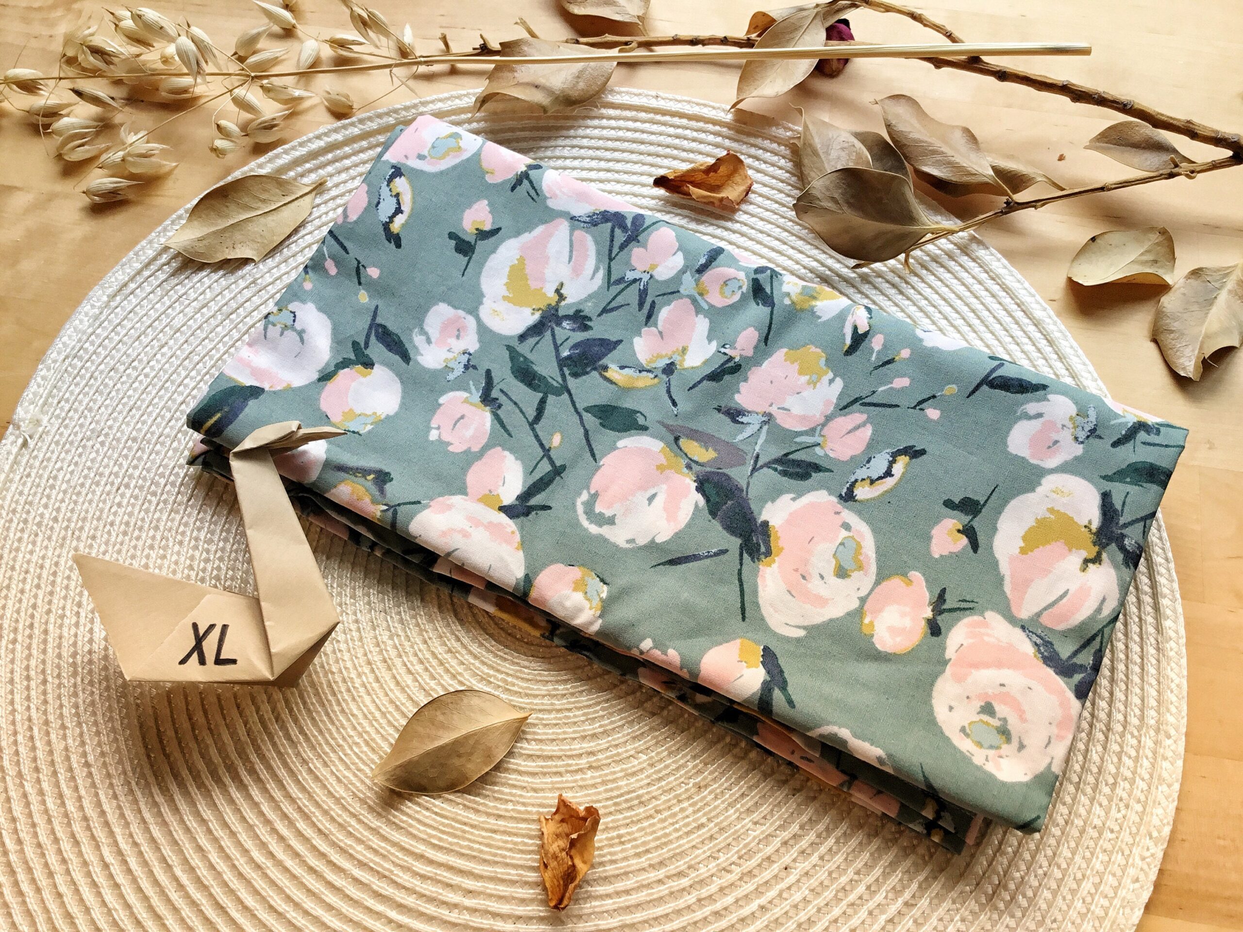 Furoshiki XL • tissu vert de gris à fleurs