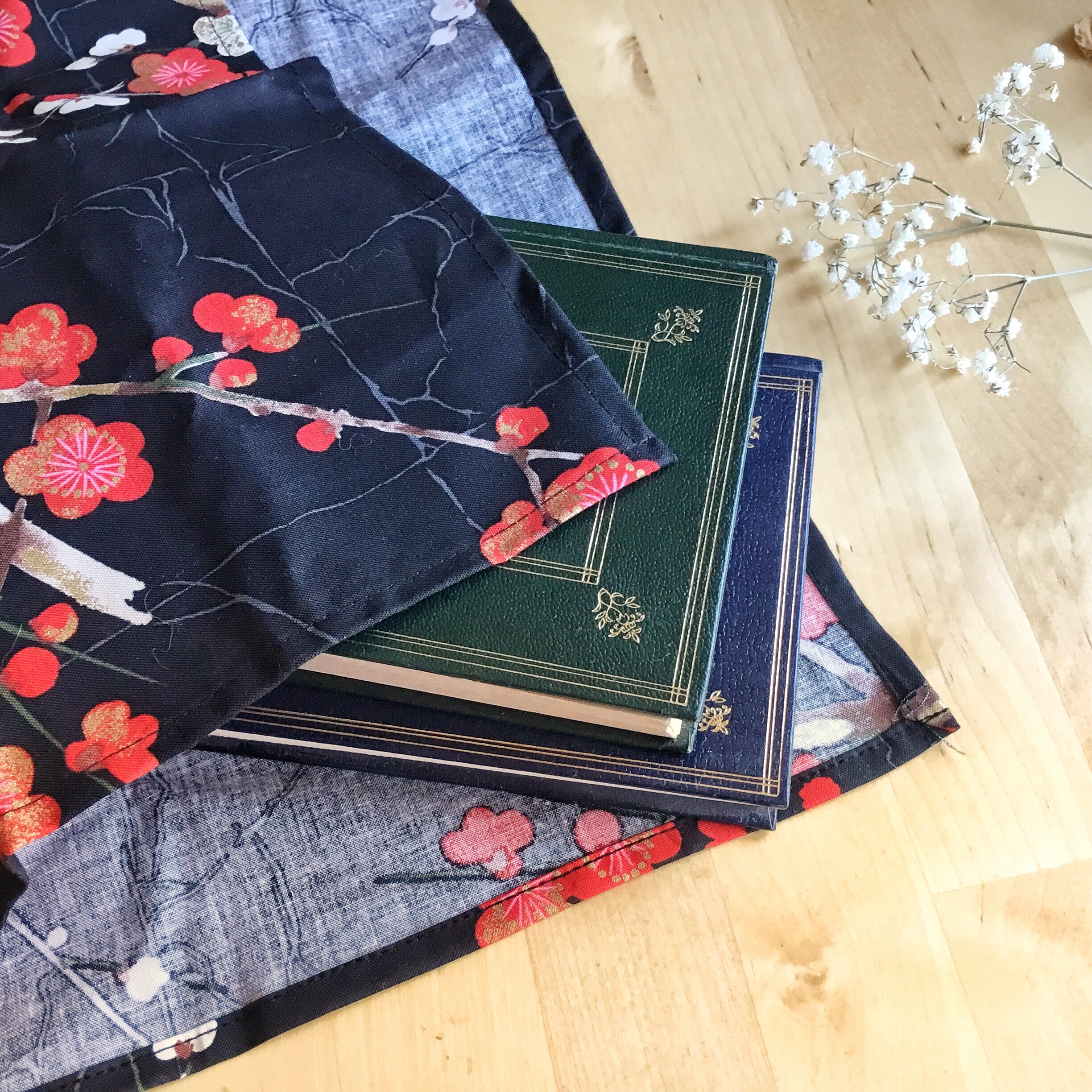 Furoshiki M • tissu prunier japonais noir – Image 3