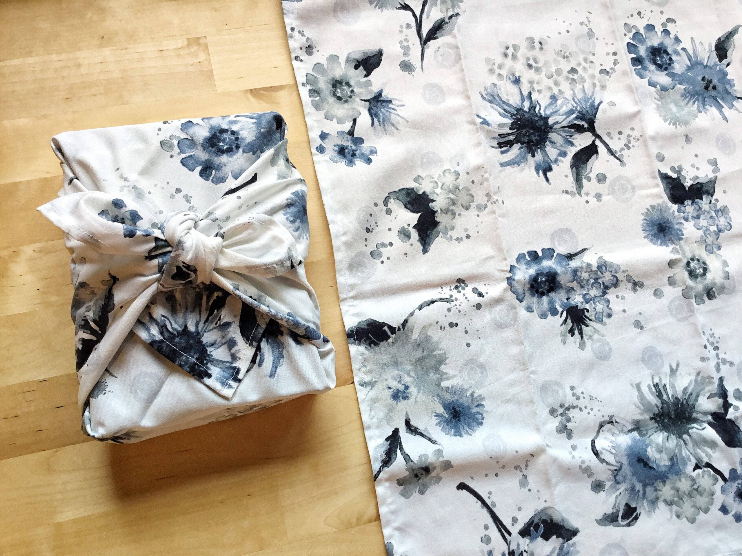 Furoshiki M • tissu fleurs aquarelle